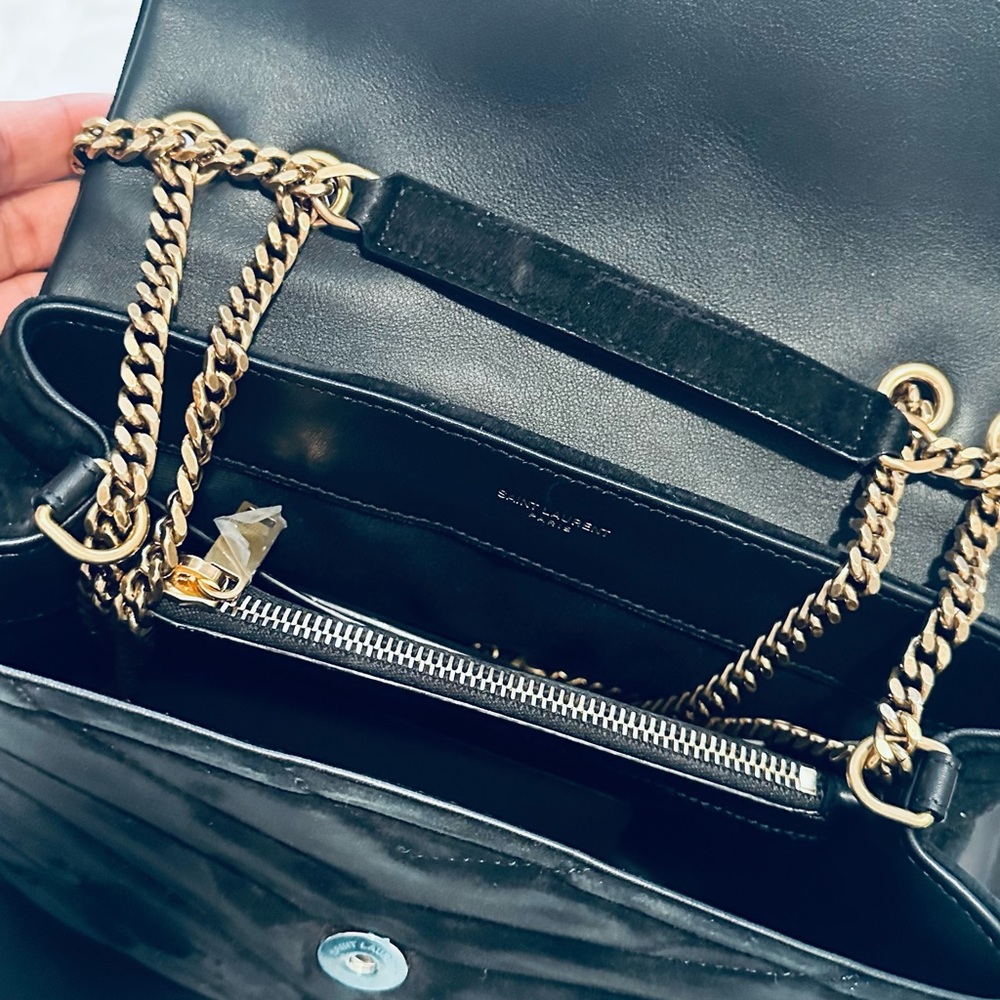 SAINT LAURENT
Medium Loulou Shoulder Bag